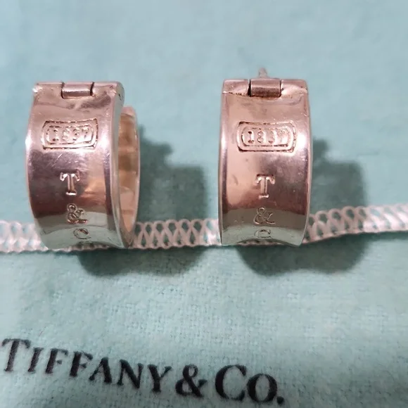 TIFFANY & CO. 1837 Wide Hoop earrings, Sterling Silver - Picture 2 of 5